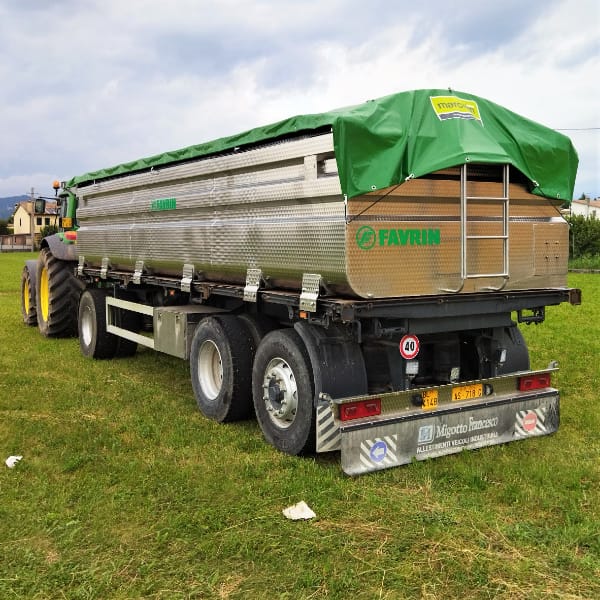 Wanne / Anhänger zum Transport von Trauben